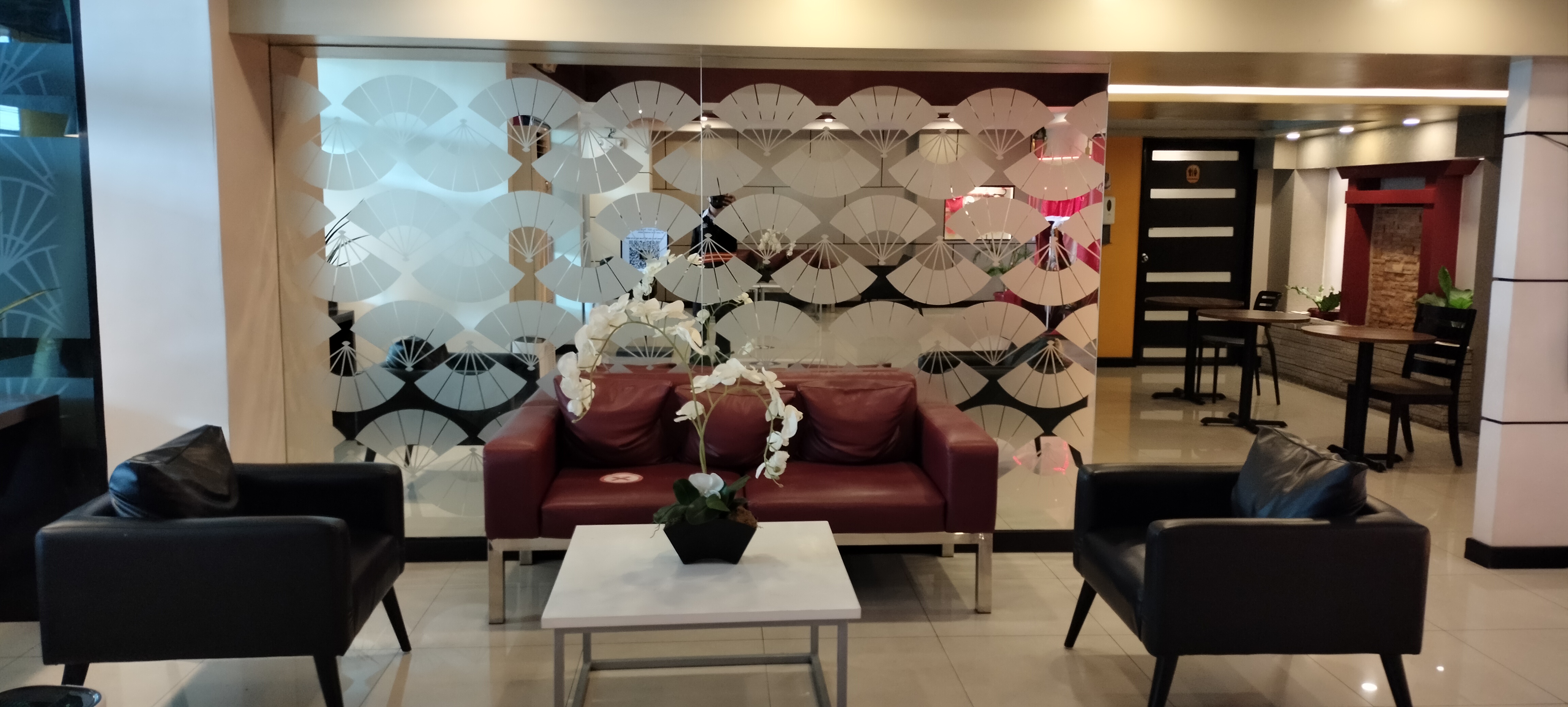 s06 aurora lobby2